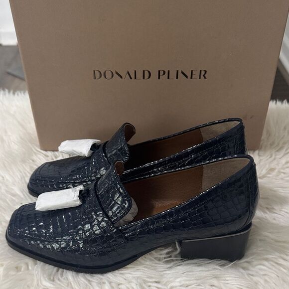 Donald J. Pliner Women’s Croc-Embossed Navy Loafers Size 7.5 NWT - Picture 2 of 10